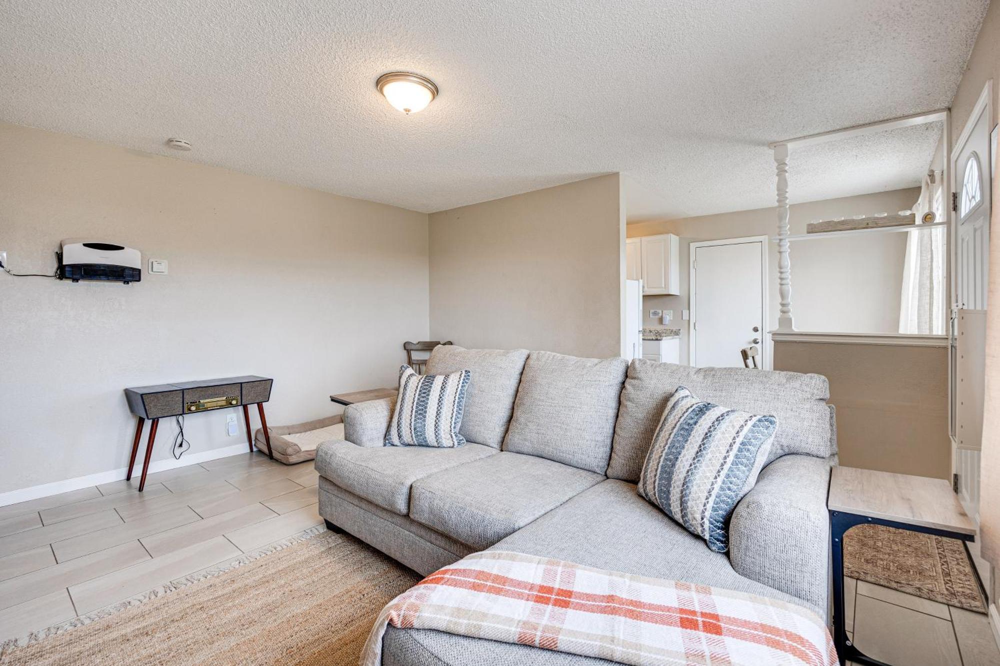Convenient Joshua Tree Apartment - Walk To Town! 외부 사진