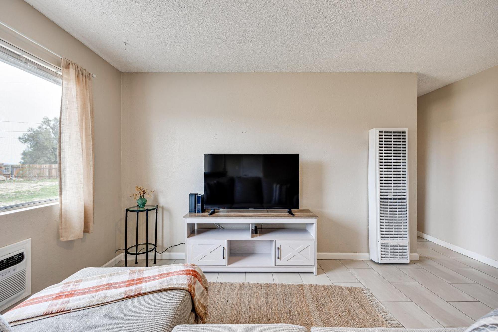 Convenient Joshua Tree Apartment - Walk To Town! 외부 사진