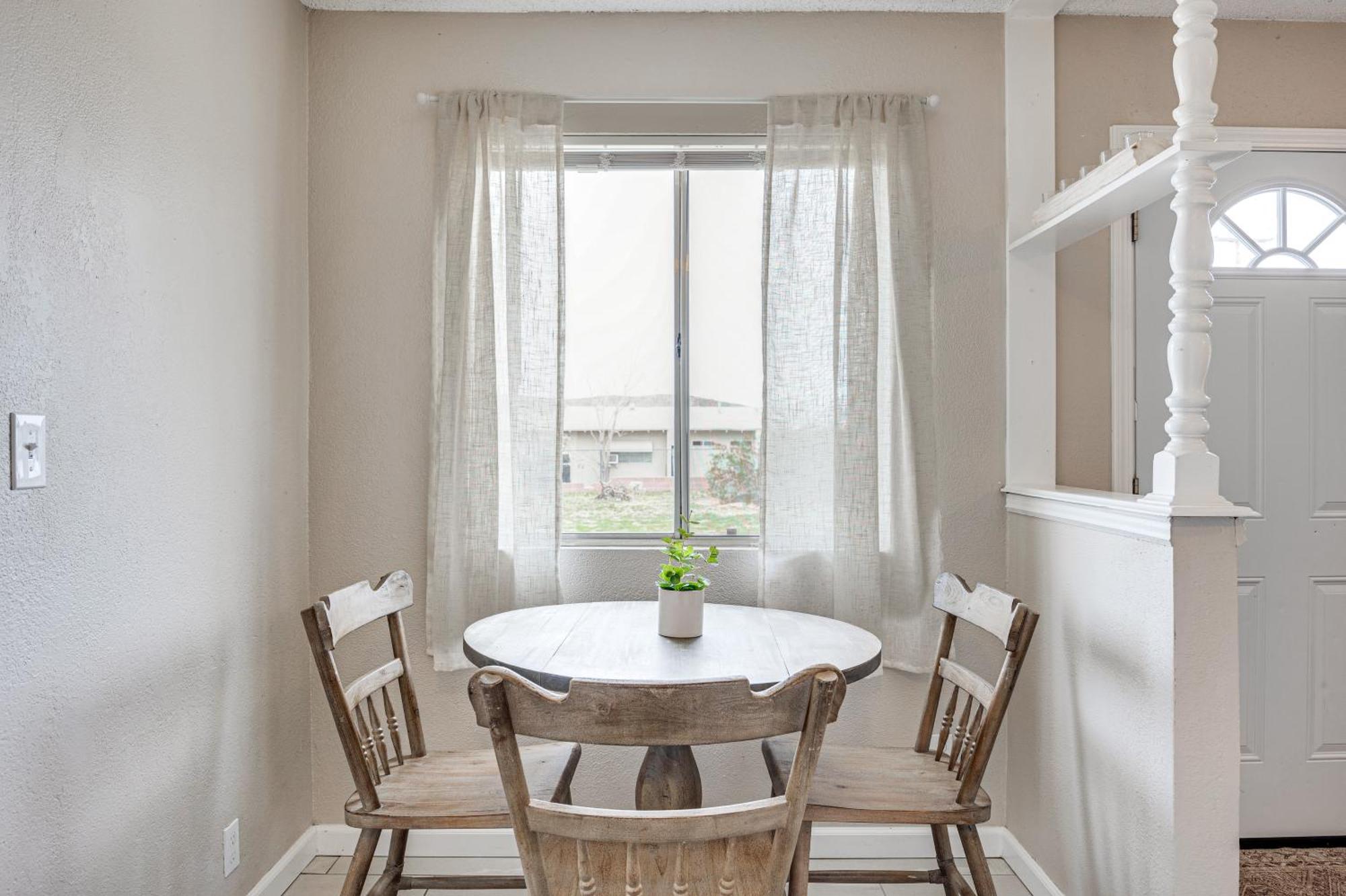 Convenient Joshua Tree Apartment - Walk To Town! 외부 사진