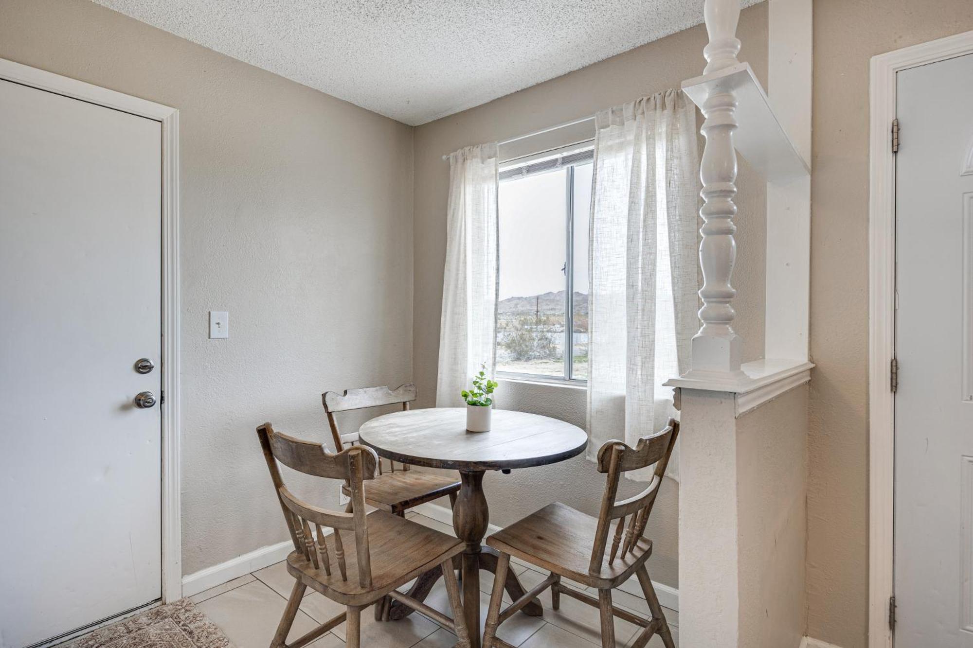 Convenient Joshua Tree Apartment - Walk To Town! 외부 사진