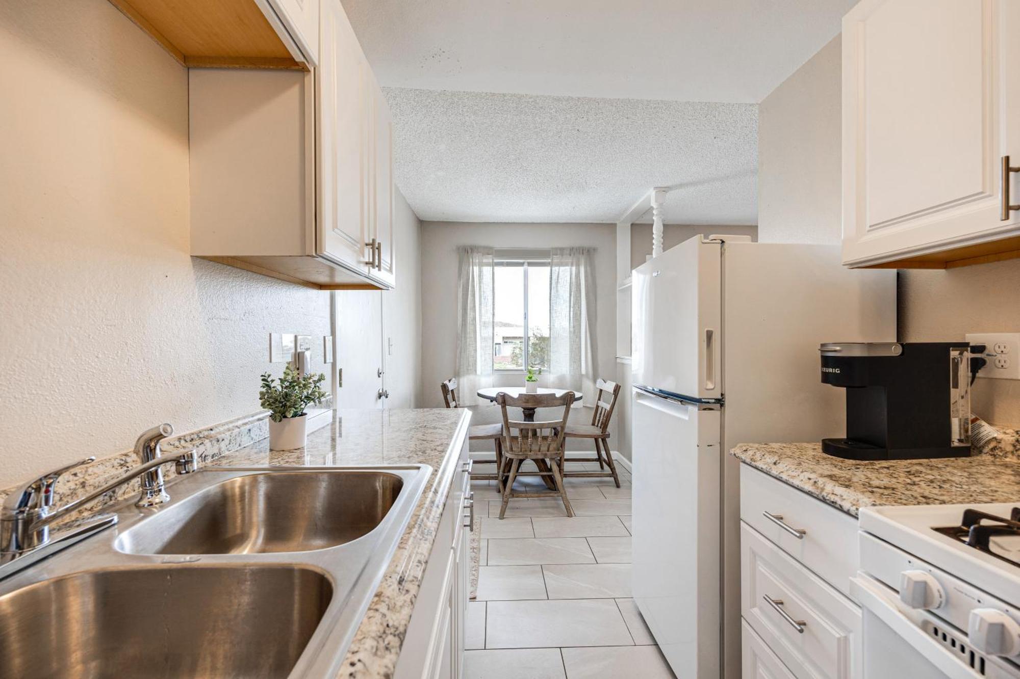 Convenient Joshua Tree Apartment - Walk To Town! 외부 사진