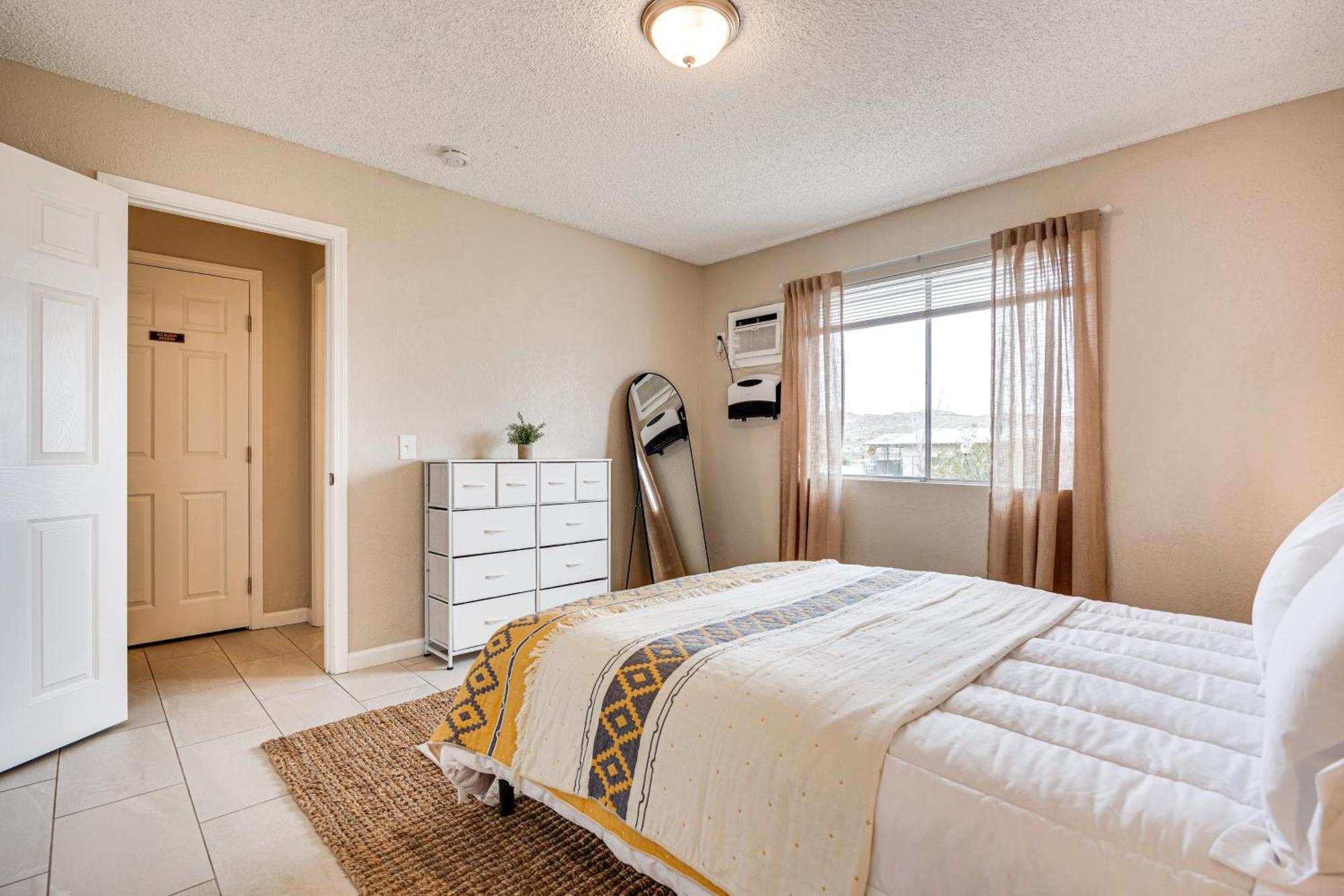 Convenient Joshua Tree Apartment - Walk To Town! 외부 사진