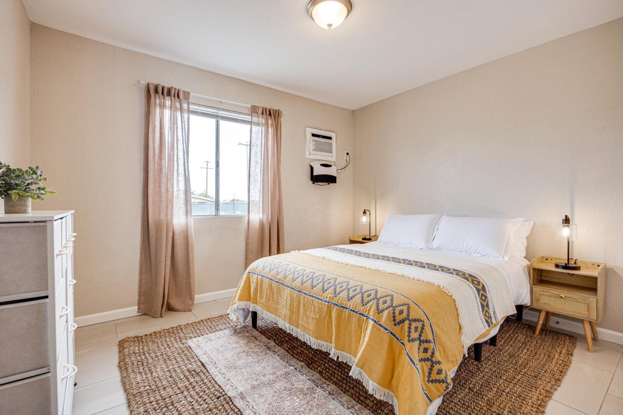 Convenient Joshua Tree Apartment - Walk To Town! 외부 사진