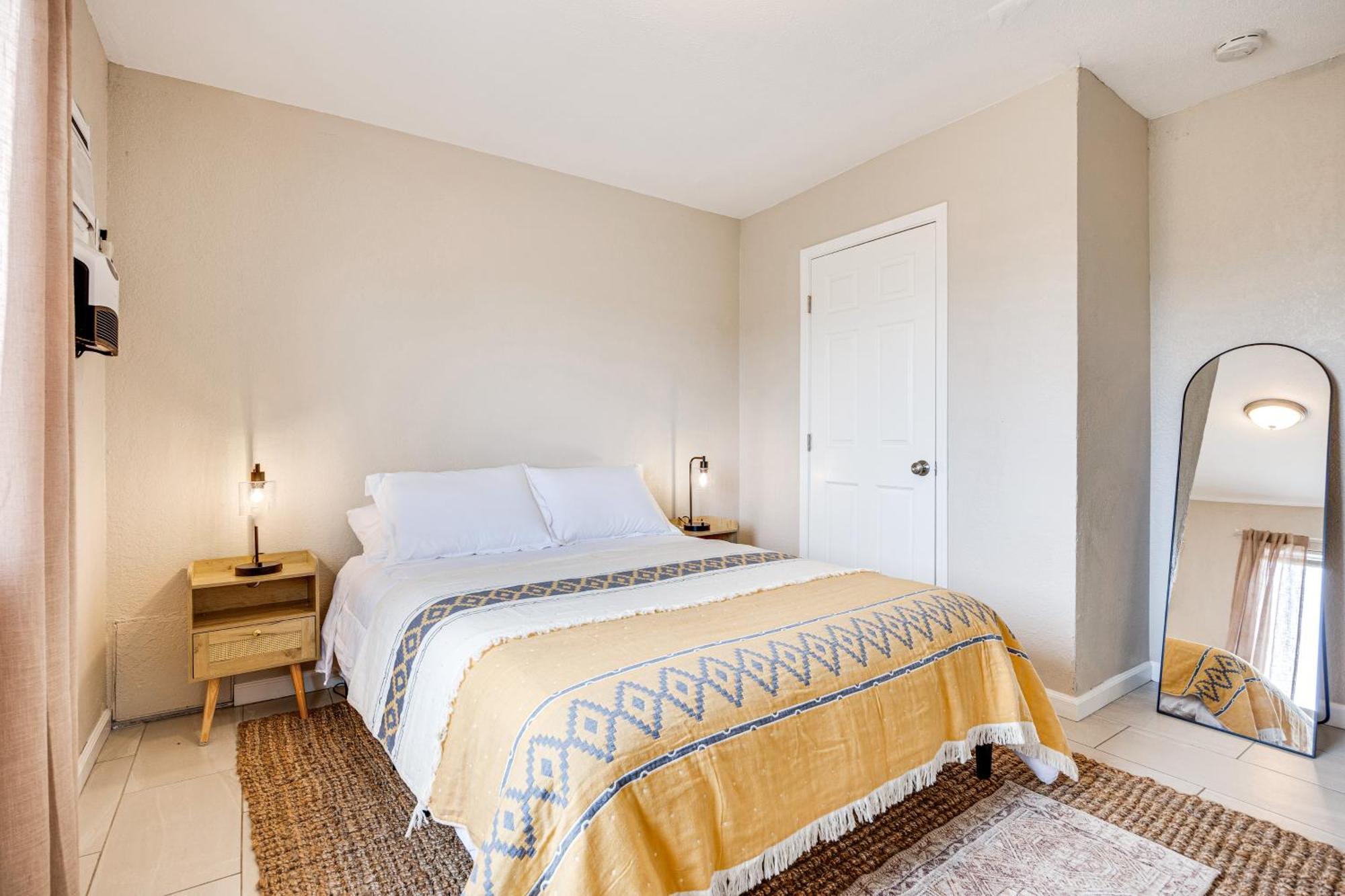 Convenient Joshua Tree Apartment - Walk To Town! 외부 사진